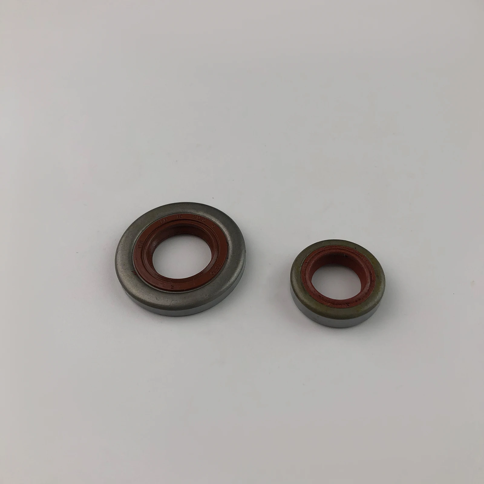 2Pcs Crankshaft Oil Seal Set Fit For STIHL 024 026 MS260 034 036 MS360 Chainsaw 9640 003 1600, 9640 003 1190 Garden Power Tool