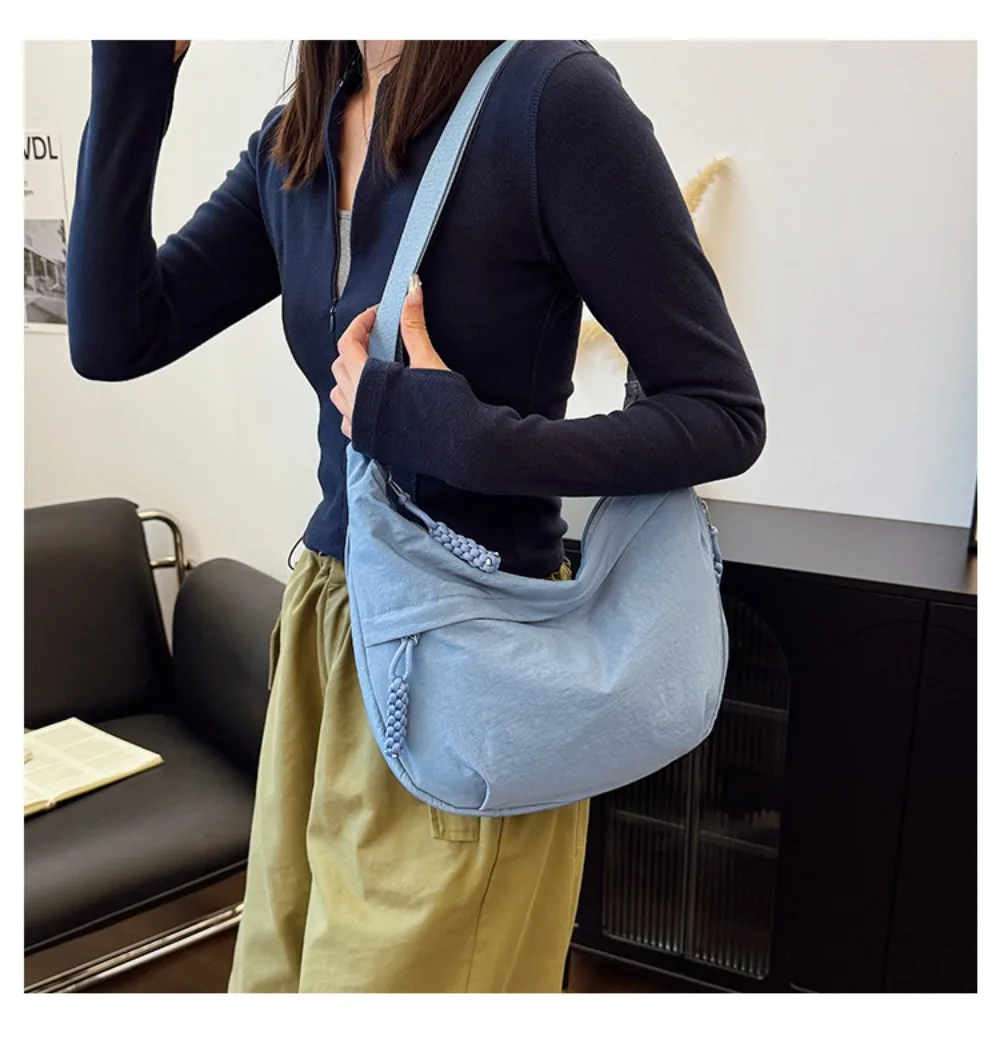 Neue Canvas-Umhängetaschen mit großer Kapazität, koreanische schlichte Sport-Hobos-Tasche, einfarbige leichte Dumpling-Tasche für Reisen – Detail 4