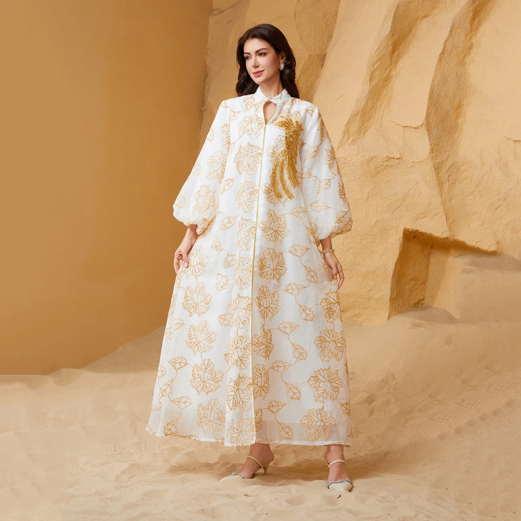 

Ближневосточное мусульманское этническое женское платье с цветочным узором и блестками и пышными рукавами