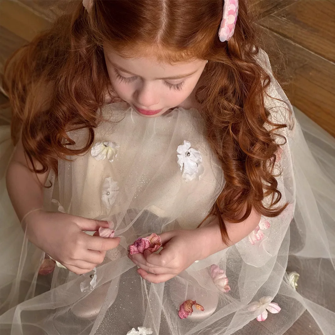 2025 letnia dziewczęca nowa sukienka wróżki z pływającą przędzą trójwymiarowy kwiat bez rękawów spódnica z przędzy na ramiączkach