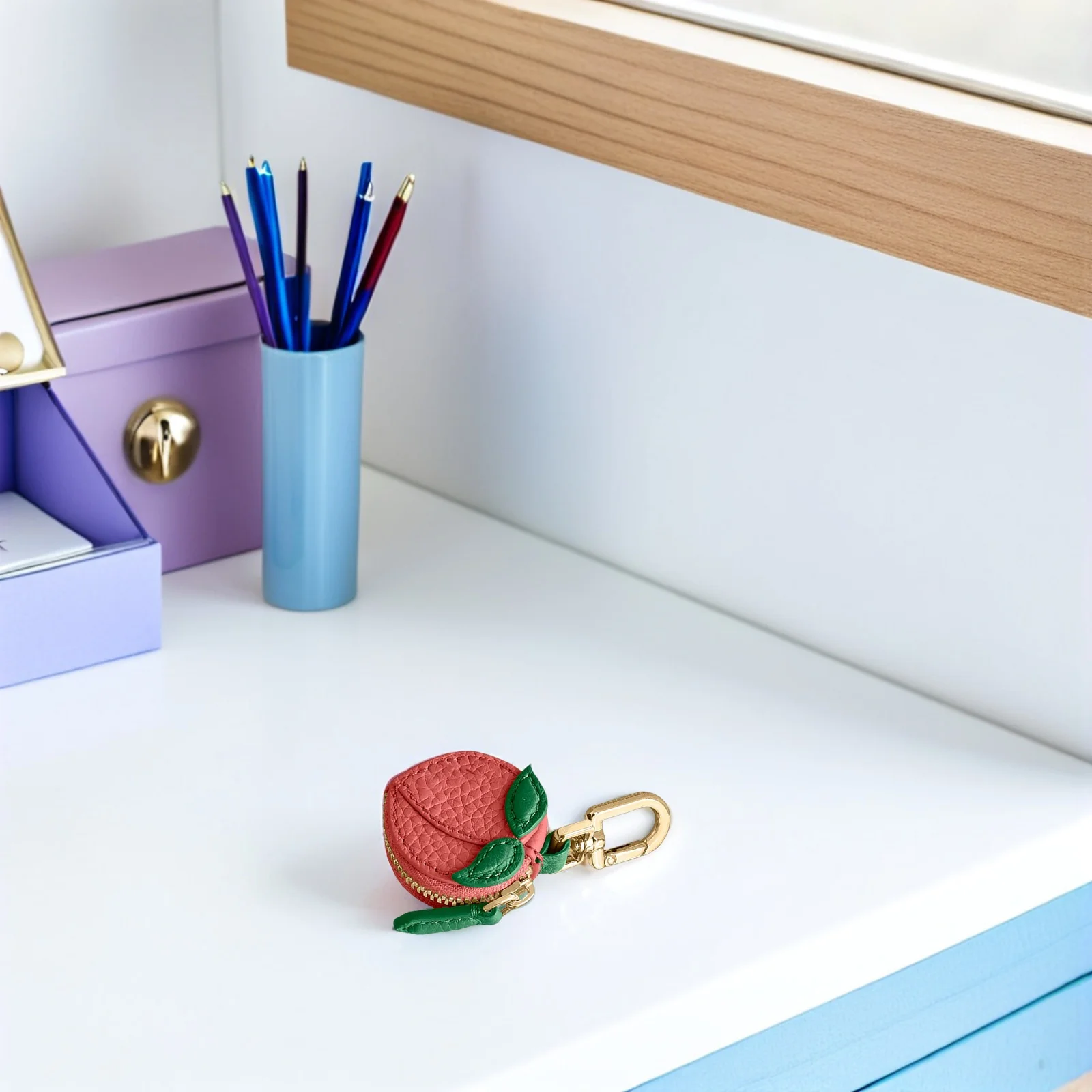 

Mini Wallet Keychain Peach Realistic Coin Purse Keychain Cute Mini Pouch for Keys Coins Access Cards Stylish Fruit Charm Wallet