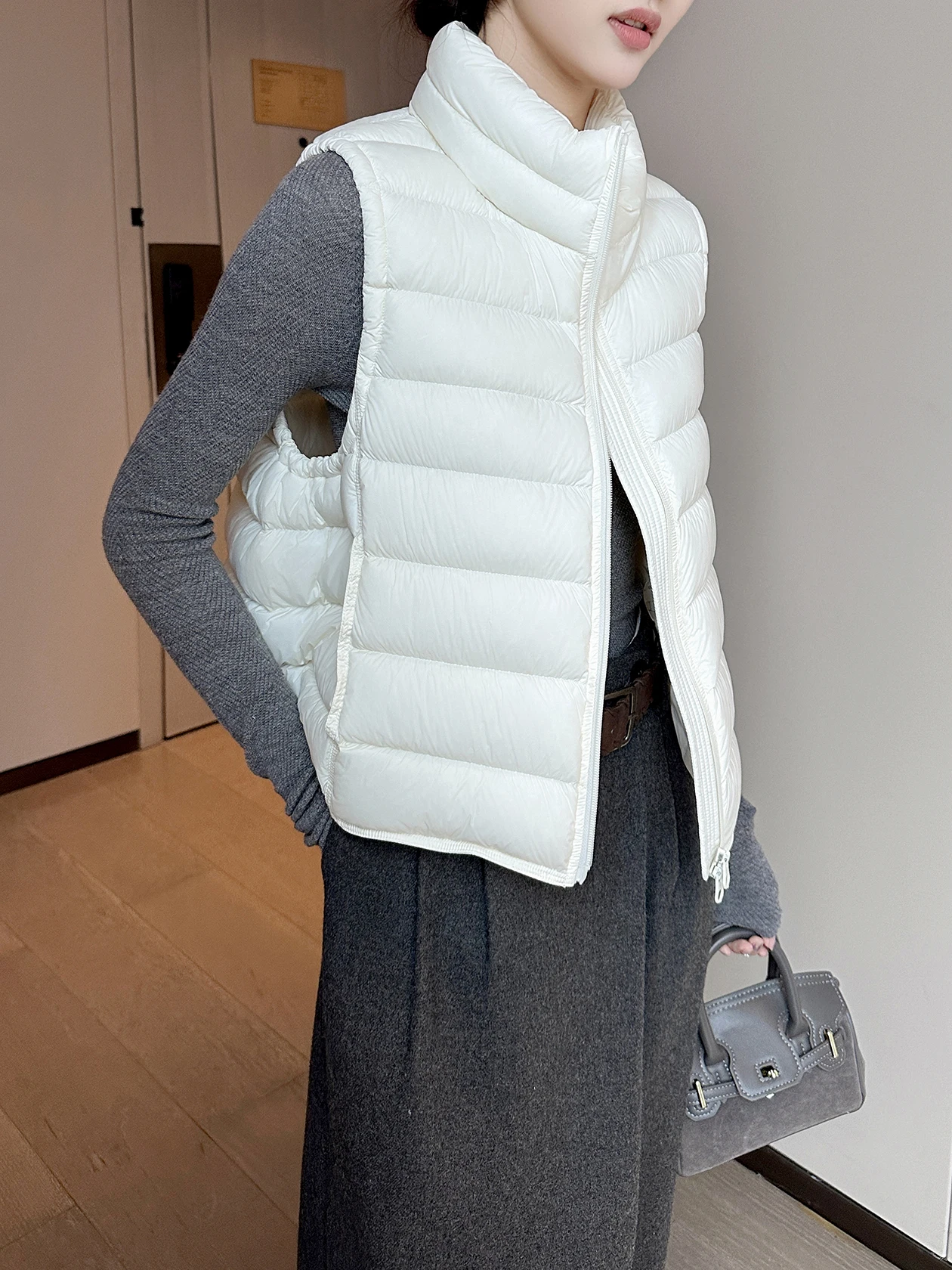 

Белый пуховый жилет с воротником-стойкой для женщин, зимняя модная приталенная верхняя одежда, пуховик для многослойного ношения KW2774, стандартная длина, на молнии