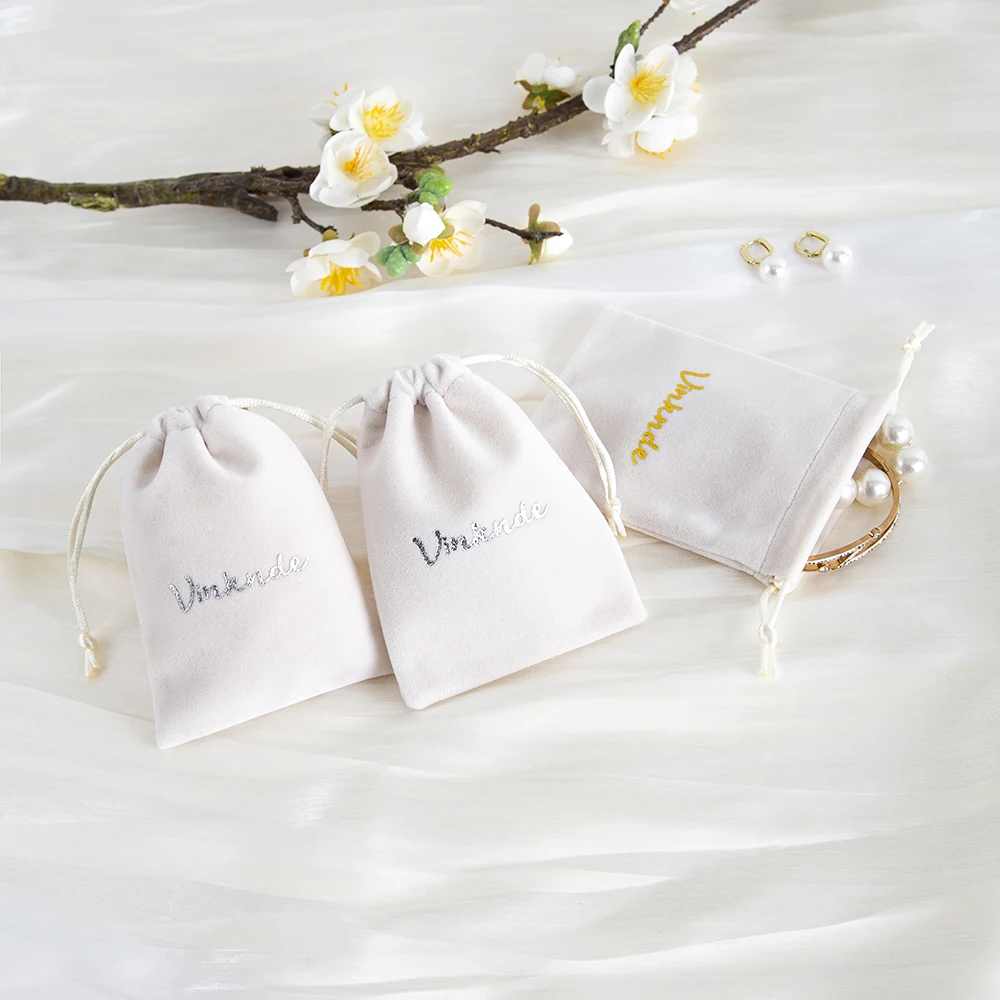 100 Buah Tas Beludru Tebal Krem Tas Serut Kustom Logo Pribadi Produk Pprint Perhiasan Sabun Kemasan Kantong Kalung Karung