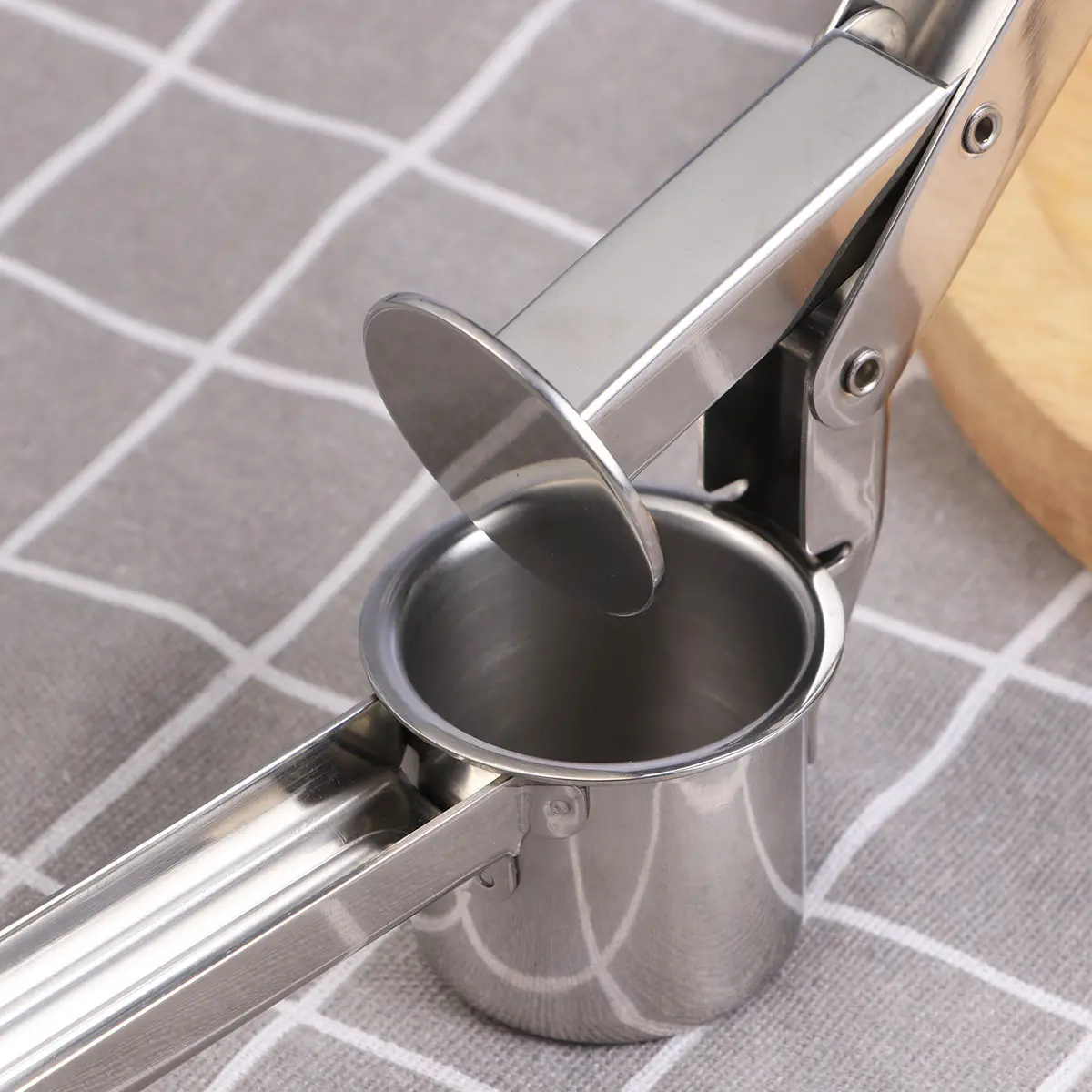 

304 Stainless Steel Garlic Press Long Handle Degree Rotate Garlic Ricer Ginger Crusher Kitchen Tool