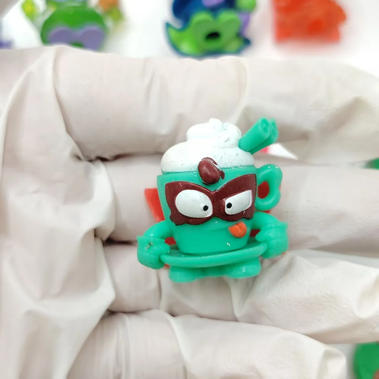 10-200pcs Superzings Superthings Anime Dolls Playing Animal Garbage Doll 3CM Rubber Model Action Figures Toy Kids Boys Gift