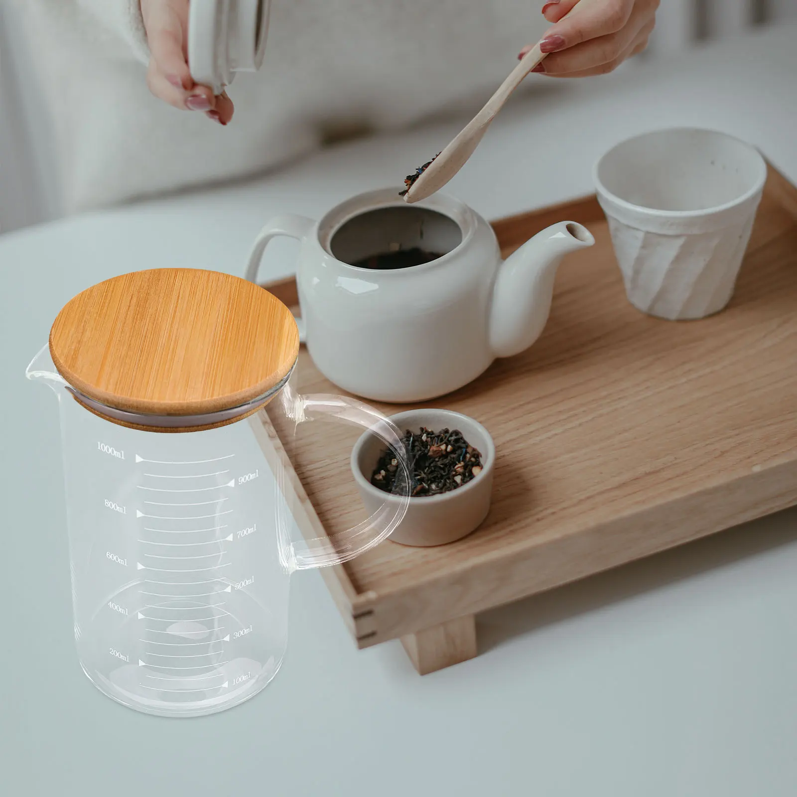 

Glass Measuring Cup Lid Handle 1000ml Kitchen Measuring Tool Liquid Coffee Juice Jug Glass Mug with Lid Jug for Drinks