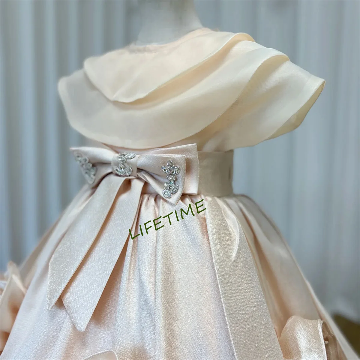 Elegant Beige Girl Dresses Handmade Flowers with Headgear for Kids Wedding Birthday Holiday Party Gown 2024