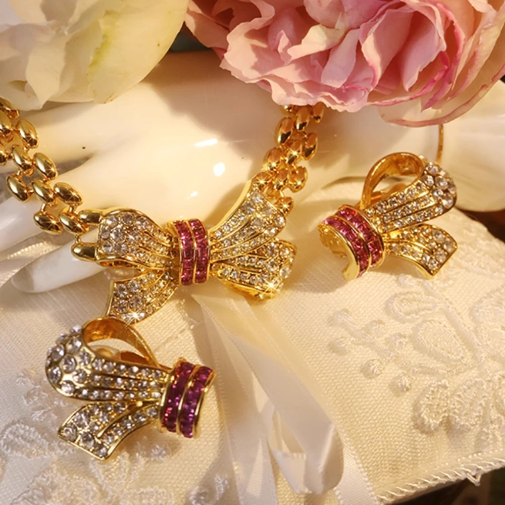 

Fashionable Style Retro Elegance, Literary Temperament, Inlaid with Shiny Rhinestones, Bow Shape Necklace, Earrings, Jewelry Set