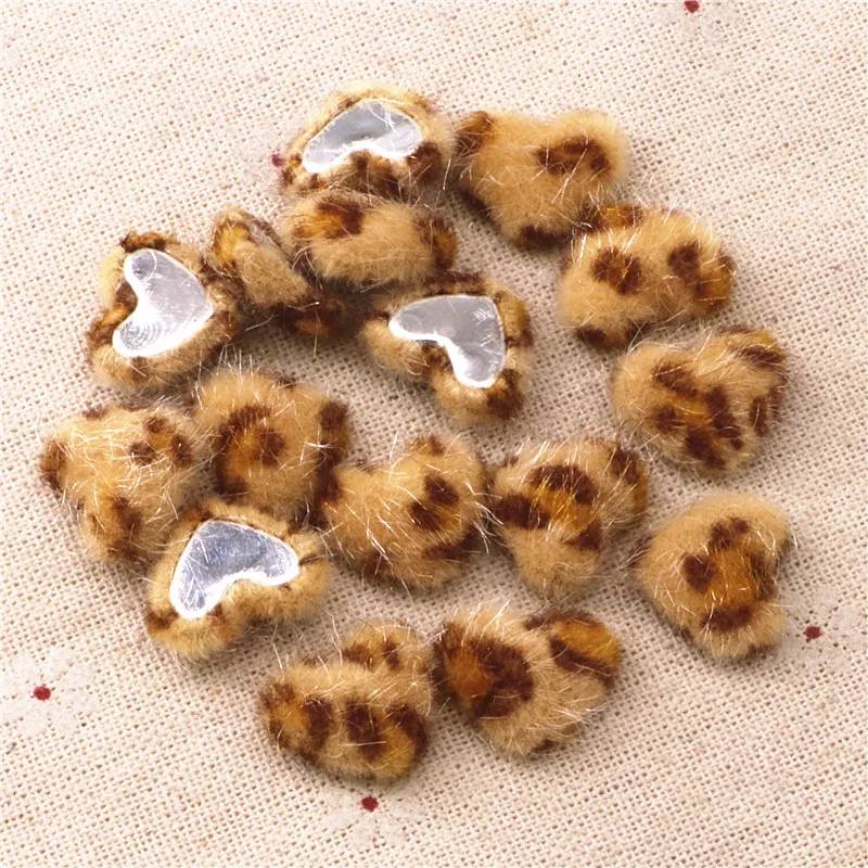 50 sztuk śliczne Leopard Hariy tkaniny pokryte serca przyciski domu ogród Flatback Cabochon rzemiosło Scrapbooking DIY, 14*17mm