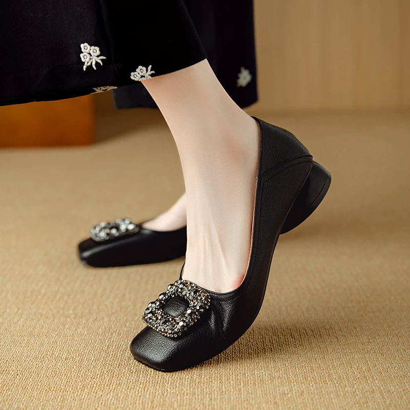 البيج ساحة كريستال زر كعوب منخفضة أحذية نسائية حذاء بكعب سميك رئيس مربع السيدات مضخات الفم الضحلة خنجر الأحذية اليومية