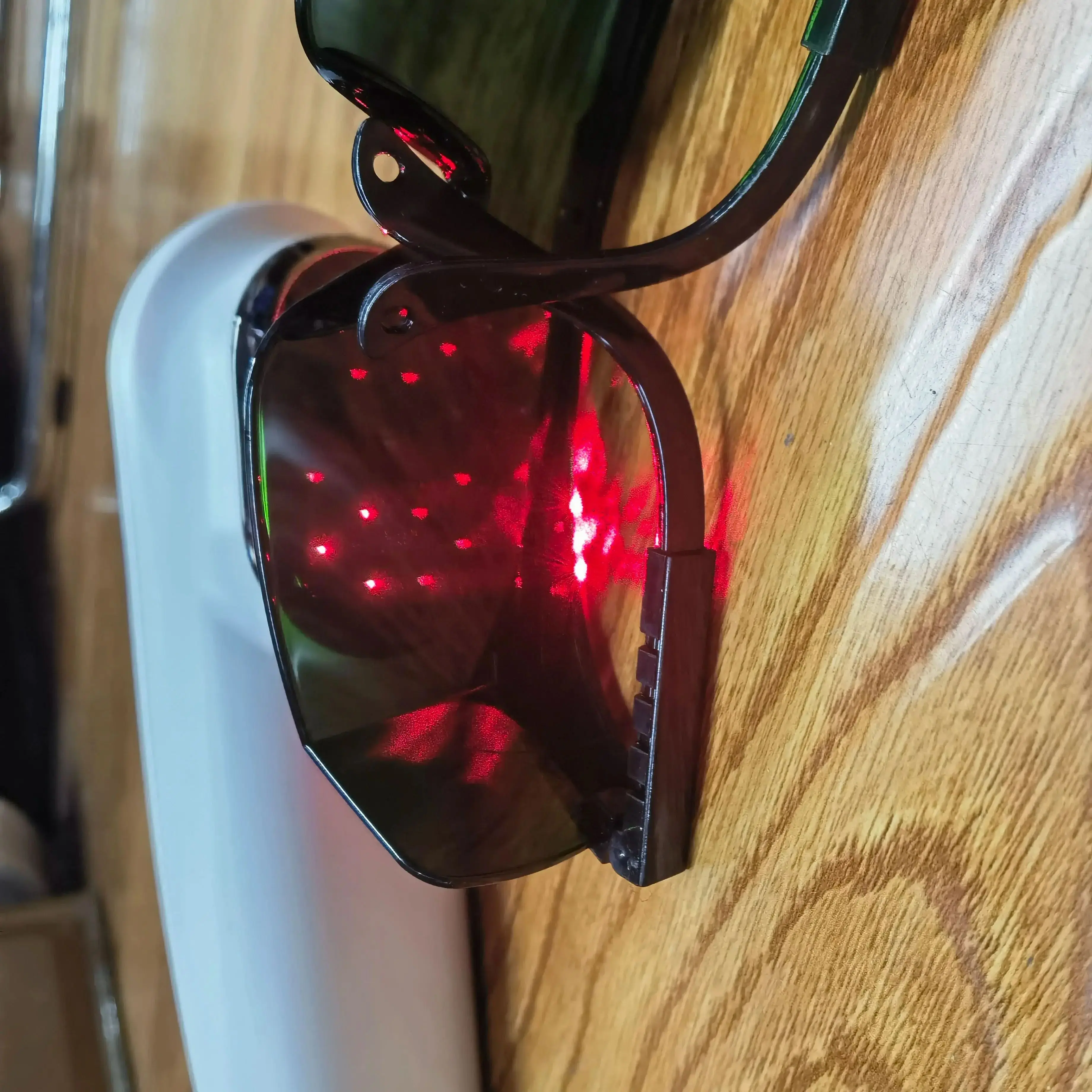 

Устройство для терапии ближнего инфракрасного света, 17 диодов, 650 нм + 808 нм для облегчения боли, спортивных травм и заживления ран