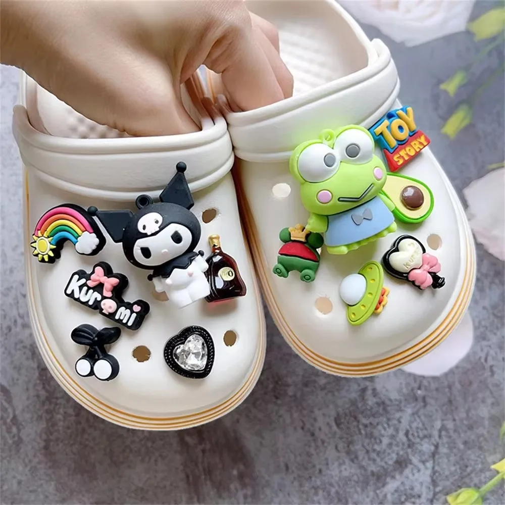 Miniso Cartoon 3d niedlichen Kuromi Puppe Charme Schuh zubehör DIY abnehmbare Kinder Holz Clogs Sandale Schnalle