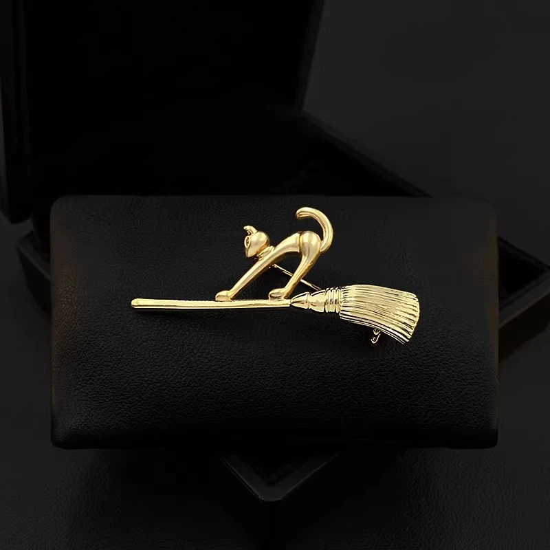 

Halloween Cartoon Cat Brooch for Women Cute Animal Lapel Pin Jewelry Gift Costume Party Sweater Blazer Decoration Accessory 5822