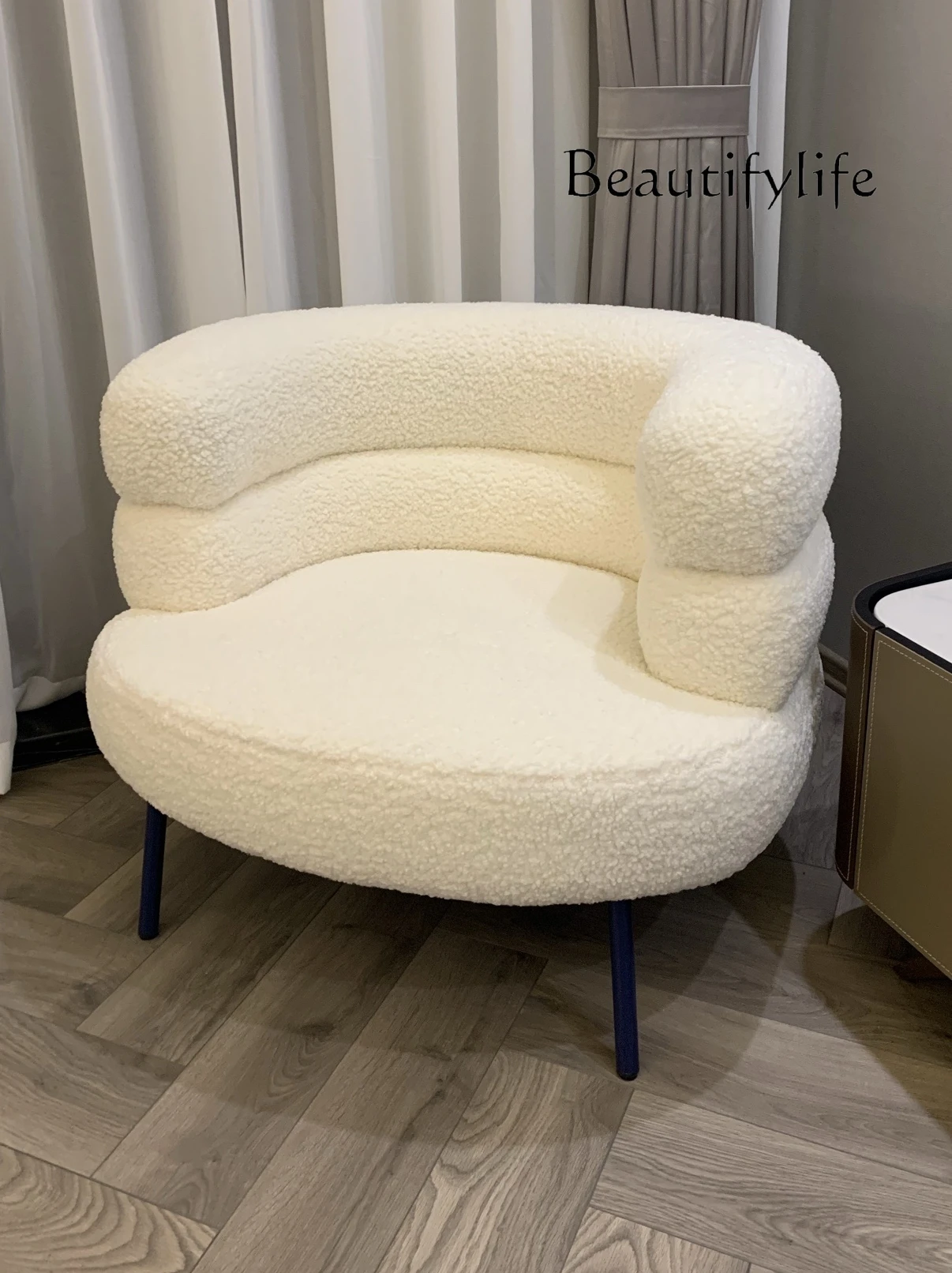 

Lambswool White Bedroom Balcony Leisure Recliner Small Apartment Makeup Chair Modern Single Sofa