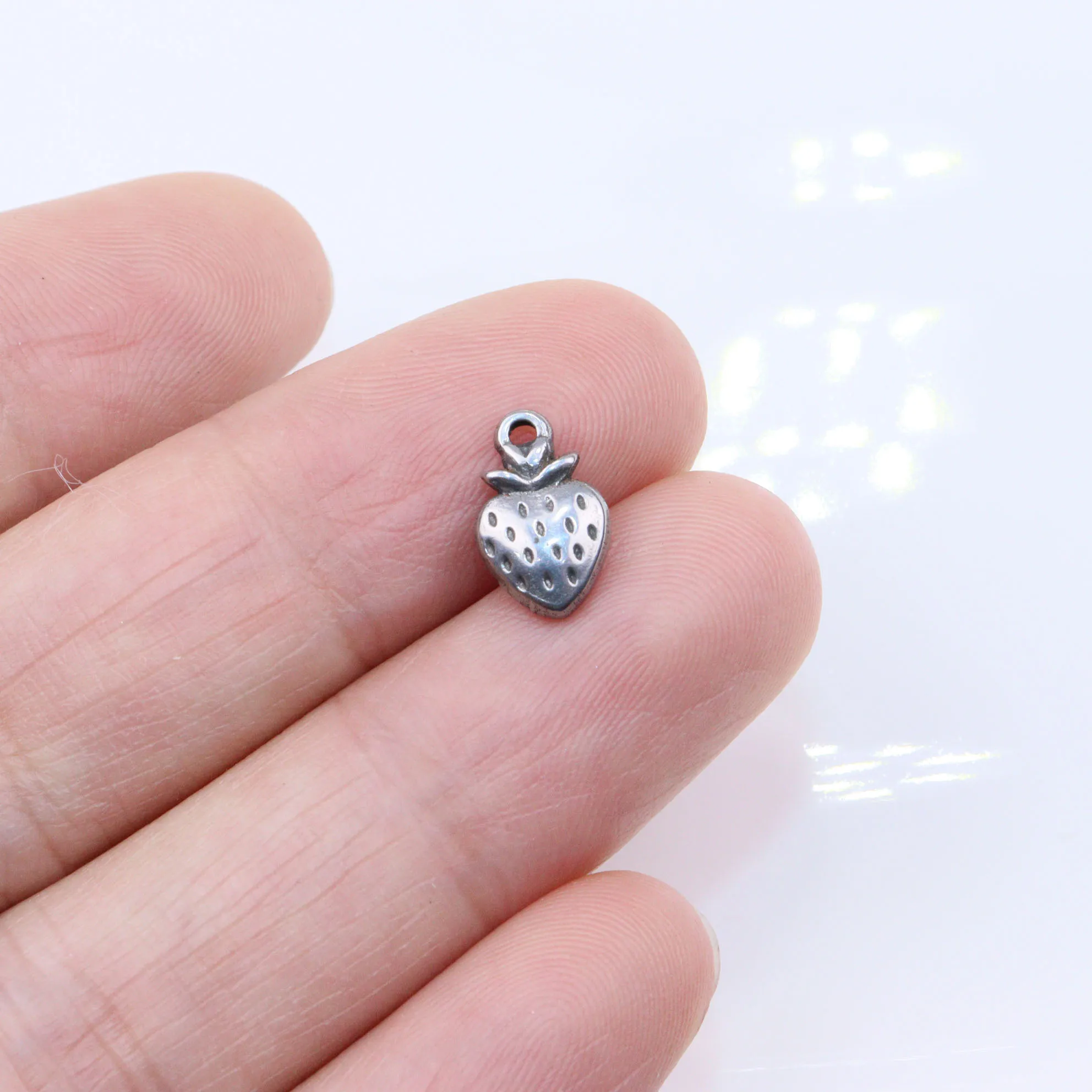 5pcs Wholesale Casting Stainless Steel High Quality Mini Strawberry Girl Unfading Charms Pendant DIY Necklace Earrings Bracelets