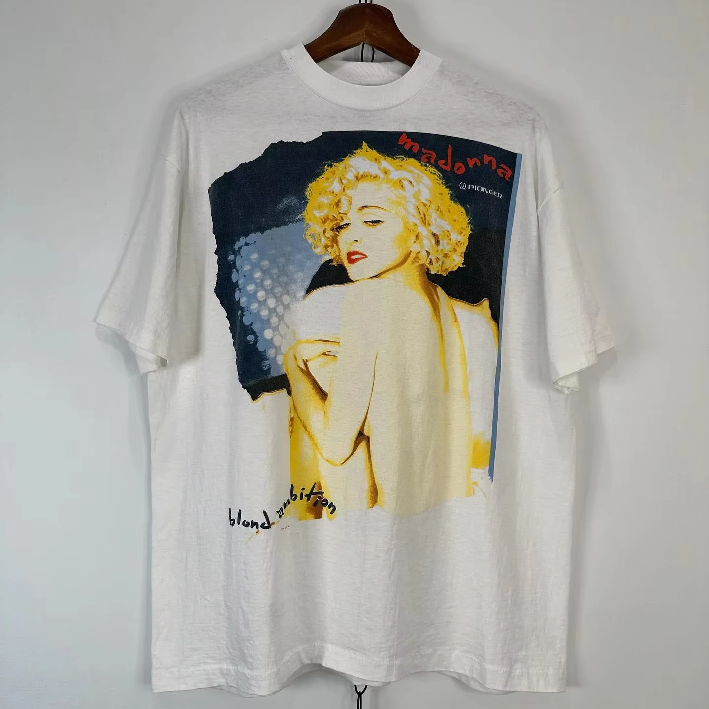 مادونا فينتاج 1990 مادونا، قاعدة صيفية للرجال من American High Street كاجوال مطبوعة بأكمام قصيرة #1