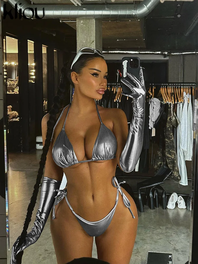 

Женский комплект бикини с лямкой на шее и шортами-шортами