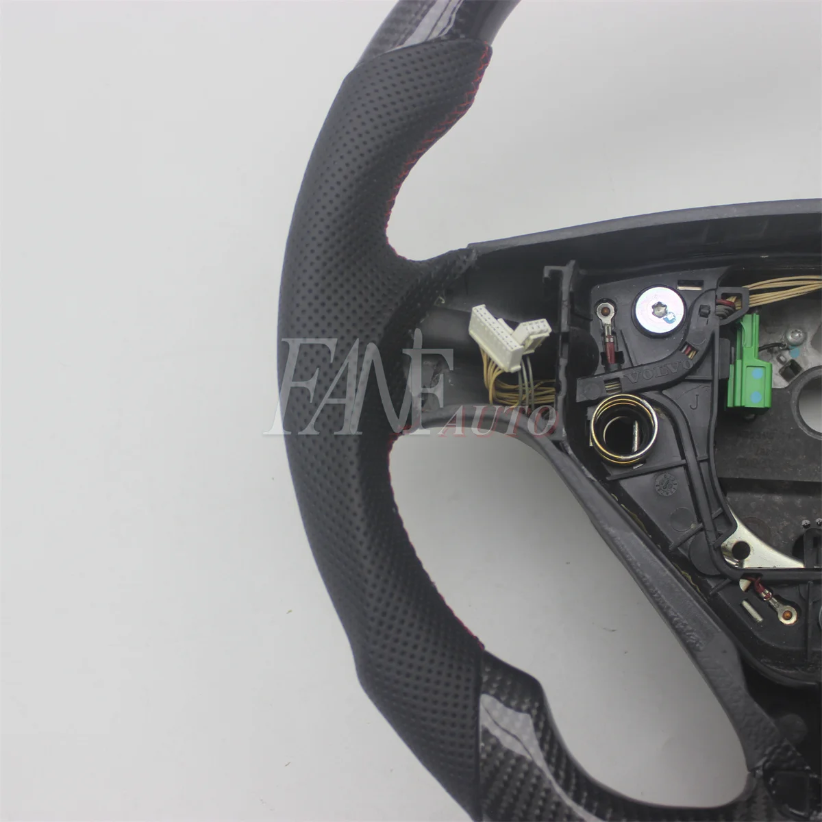 Replacement Real Carbon Fiber Steering Wheel with Leather for Volvo S60 2001-2009