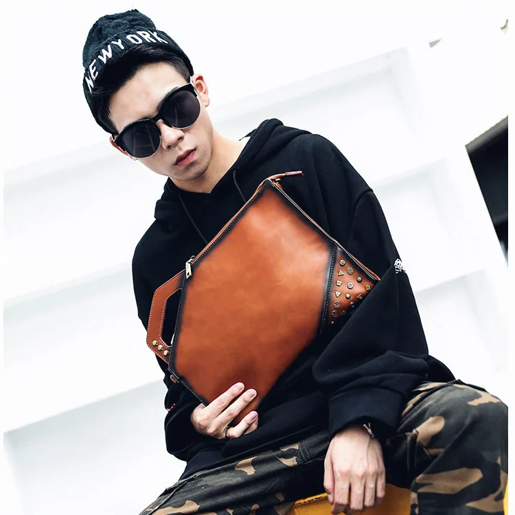 

HOT Crazy Horse Leather Rivets Bag Men Envelope Handbag Male Shoulder Crossbody Bag Street Cool Boys Clutch Purse Free Shipping