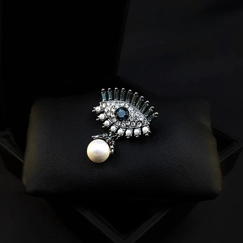 الراقية خمر الشيطان العين شرابة بروش رائعة العين دبوس للنساء بدلة أنيقة اكسسوارات اللؤلؤ مجوهرات هدايا الحفلات 825