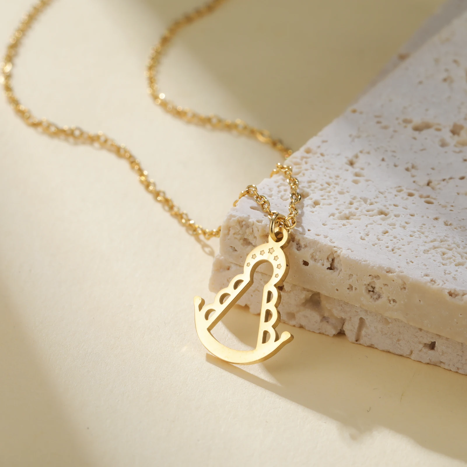 HIPEE Halskette „Unsere Liebe Frau von El Rocio“ für Damen und Mädchen, Edelstahl, Jungfrau-Rocio-Halsketten, Schmuck, Geschenke