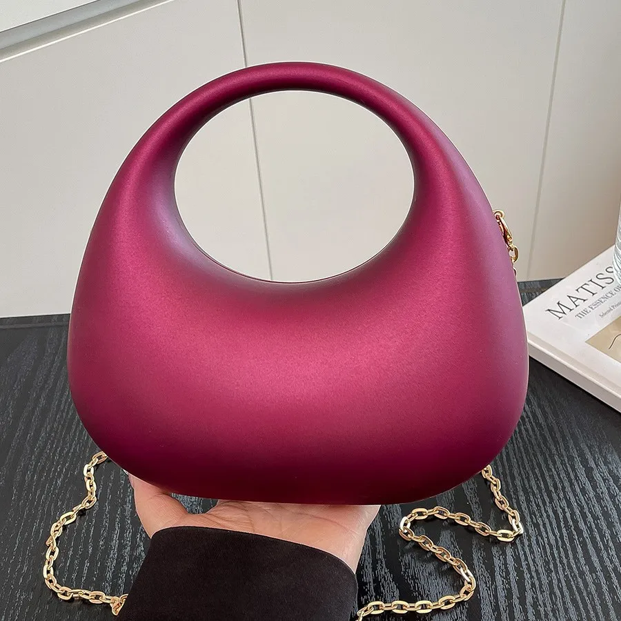 

2025 Dumpling Bag with Chain - Niche Structured Shoulder Purse, Advanced Minimalist Crossbody for Summer Fashion