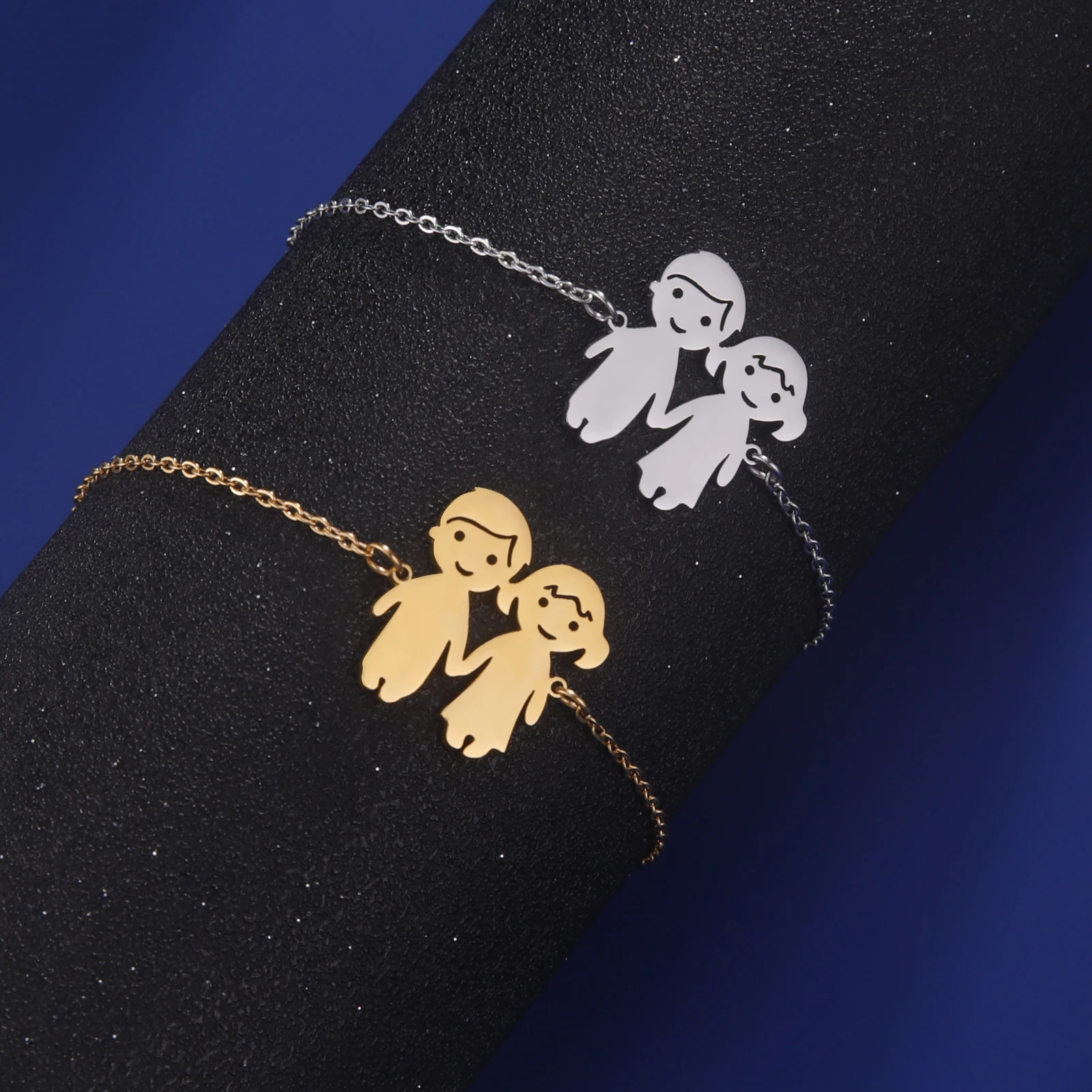 Süße zwei kleine Jungen und Mädchen Charms Anhänger für Frauen Liebhaber Paar Armbänder Edelstahl Armband Schmuck Party Geschenke