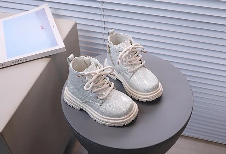 2026 Neue Winter-Kurzstiefel für Mädchen, Kinderstiefel im britischen Stil, weiche Sohle, leichte Stiefel, knöchelhoch, Unisex-Jungenstiefel, Größe 21-30 – Detail 13