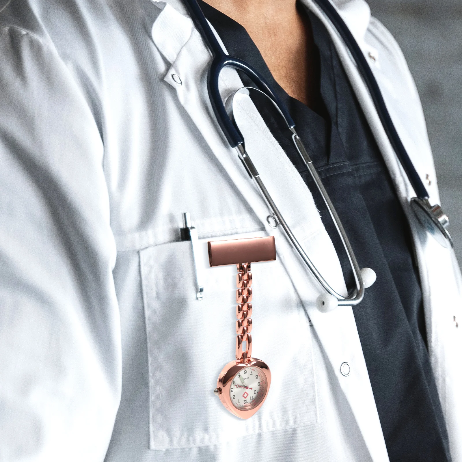 على شكل قلب سبيكة كوارتز جيب للممرضات كليب على الصدر الماس تصميم كبير الطلب المرأة ممرضة معلقة ساعة سبيكة ساعة الجيب