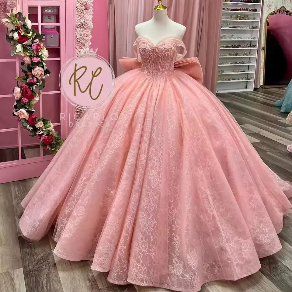 فساتين Charro Quinceanera الوردية ثوب الكرة قبالة الكتف الدانتيل مطرز المكسيكي الحلو 16 فساتين 15 Anos مخصصة #1