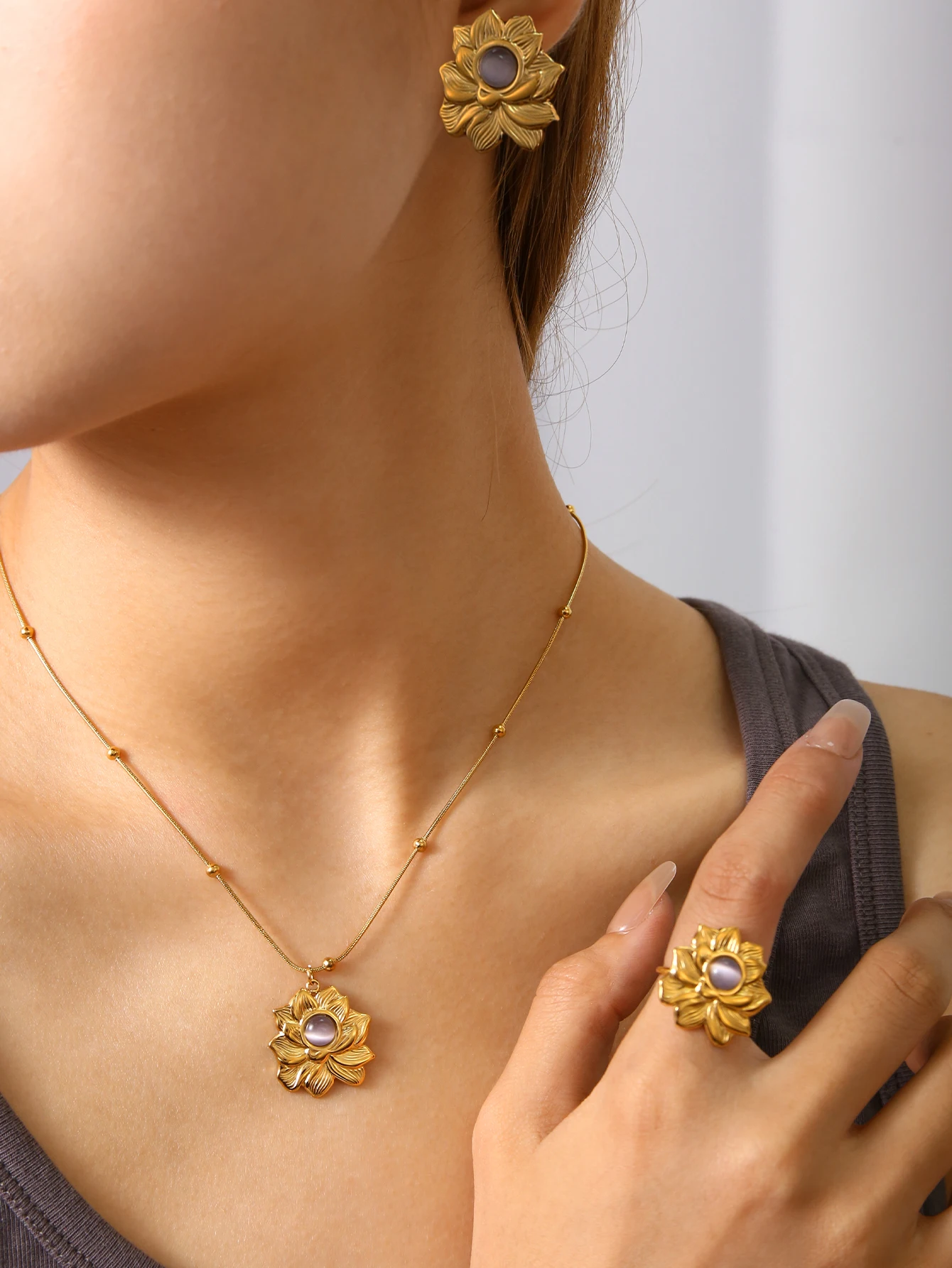 

Summer New Fashion Exquisite Match Stainless Steel 18K Gold-Plated Pleated Flowers Necklace Earrings Ring Jewelry Set Female