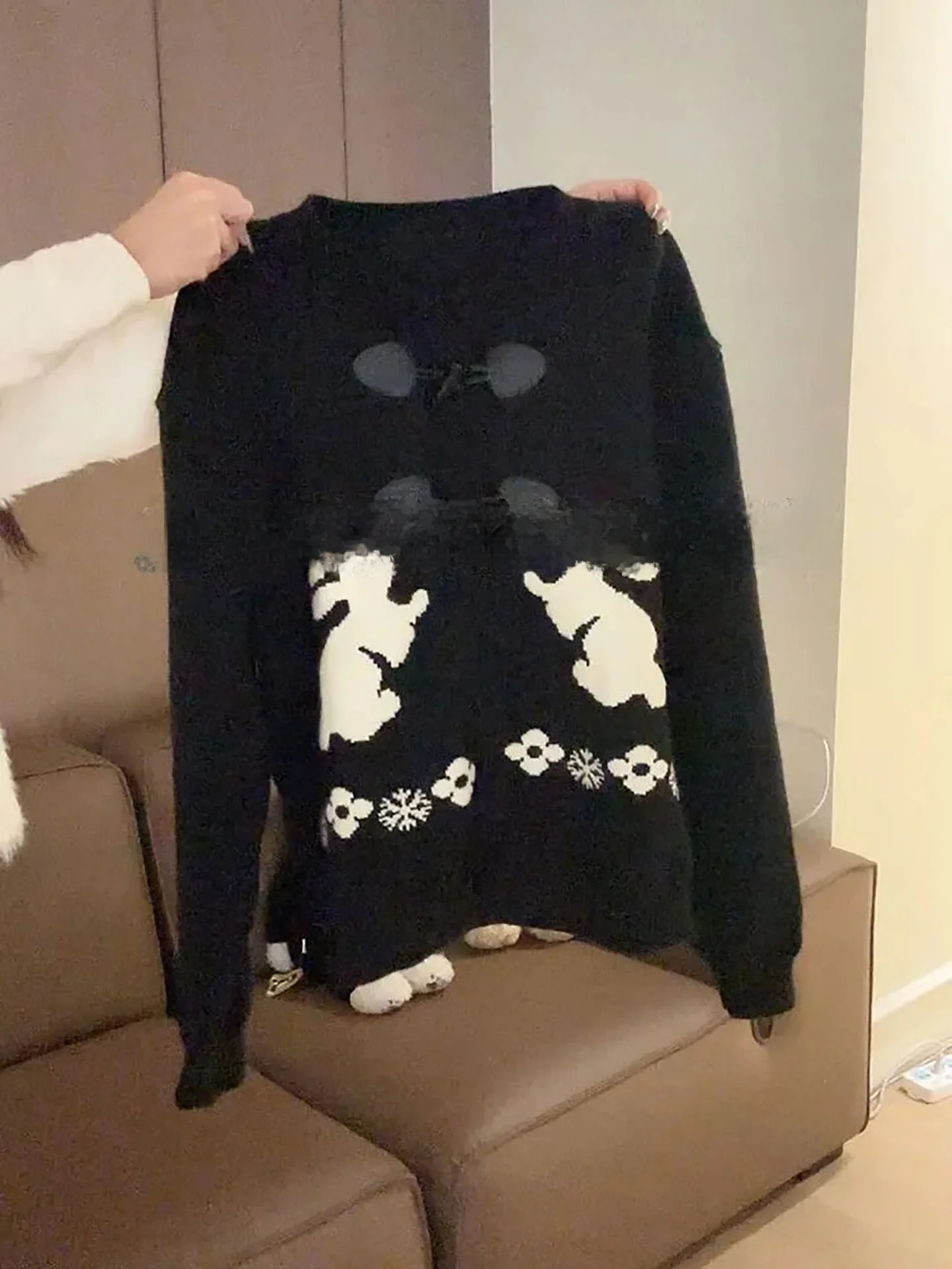 

Faionable Korean Sle Knitted Sweater with Rabbit Embroidery Women's Spring 2026 New Arrival Versatile Sli Outerwear