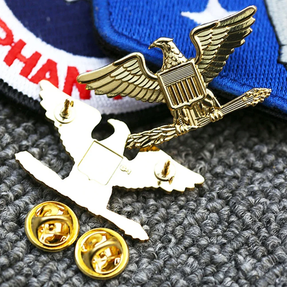 PAIR WWII US ARMY COLONEL EAGLE WAR BIRD DEVICE BADGE INSIGNIA PIN COCKADE GOLD