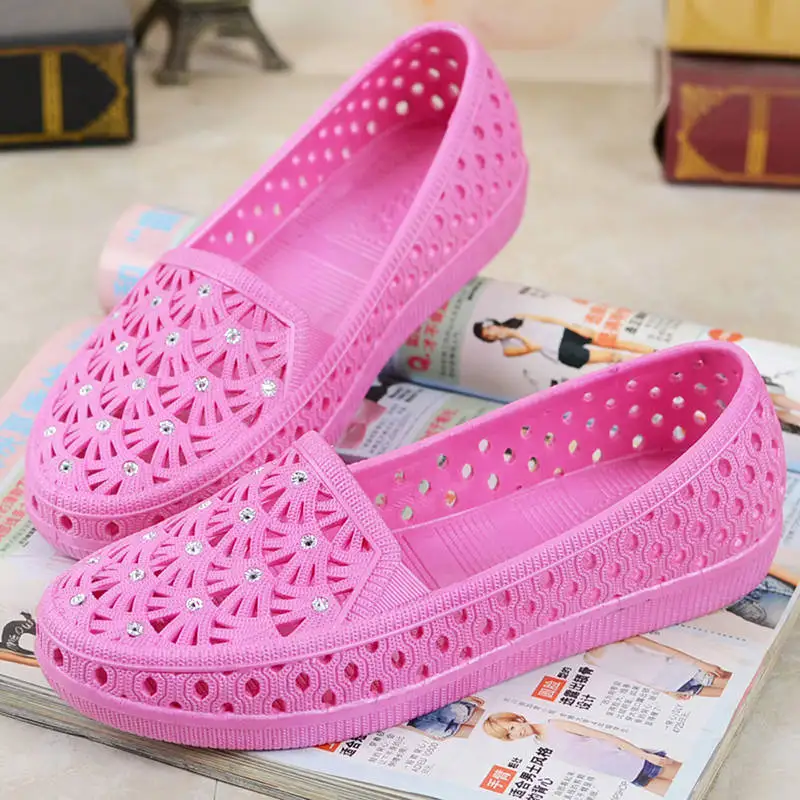 Flat Nurse Shoes Summer White Plastic Sandal for Women Soft Soles Mother Shoes for Women Flat Diamond Beach Shoes Rain Shoes