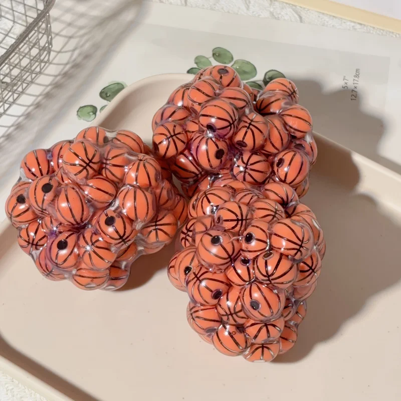1PC 手作りバスケットボールストレス解消おもちゃ - ソフトASMRフィジェットボール、リアルなオレンジと黒のデザイン、子供と大人のためのリラックスギフト