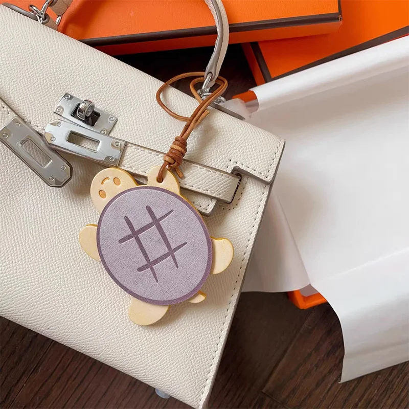 

Luxury Design Cowhide Leather Bag Charm Cute Turtle Pendant Luxury Fashion High-end Animal Bag Car Pendant Decorat Bag Accessory