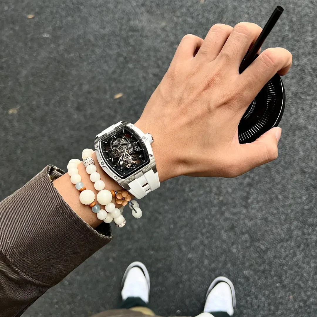 ساعة يد MEGIR للرجال، ساعة ميكانيكية أوتوماتيكية مقاومة للماء باللون الأسود مع عقارب مضيئة وحزام من السيليكون ومينا تونيو