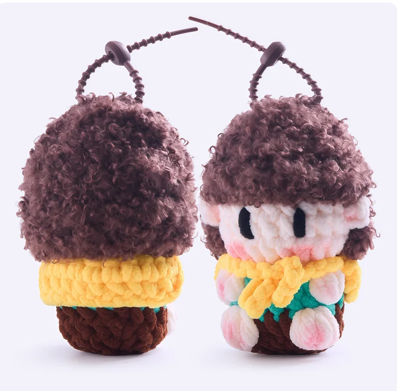 Celebrity merchandise, handmade crocheted dolls, concert support materials, and keychains.
