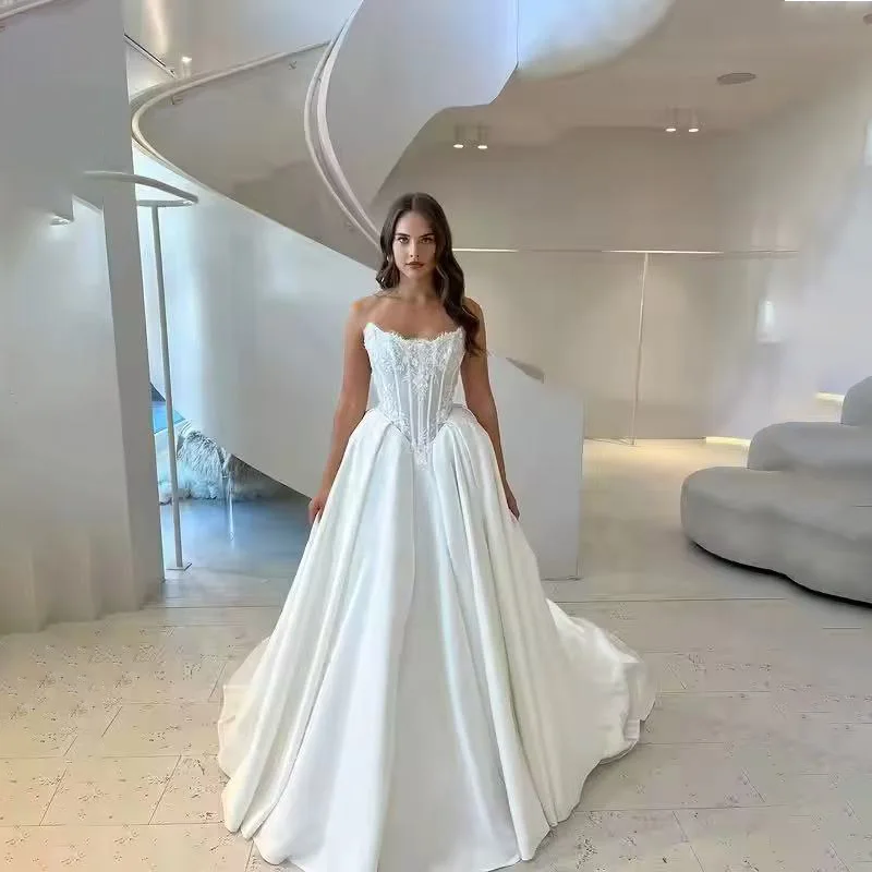 

Simple Satin Wedding Dresses A-Line Strapless Pleated Court Train Embroidered Prom Gown Sleeveless Bridal Gowns Customized