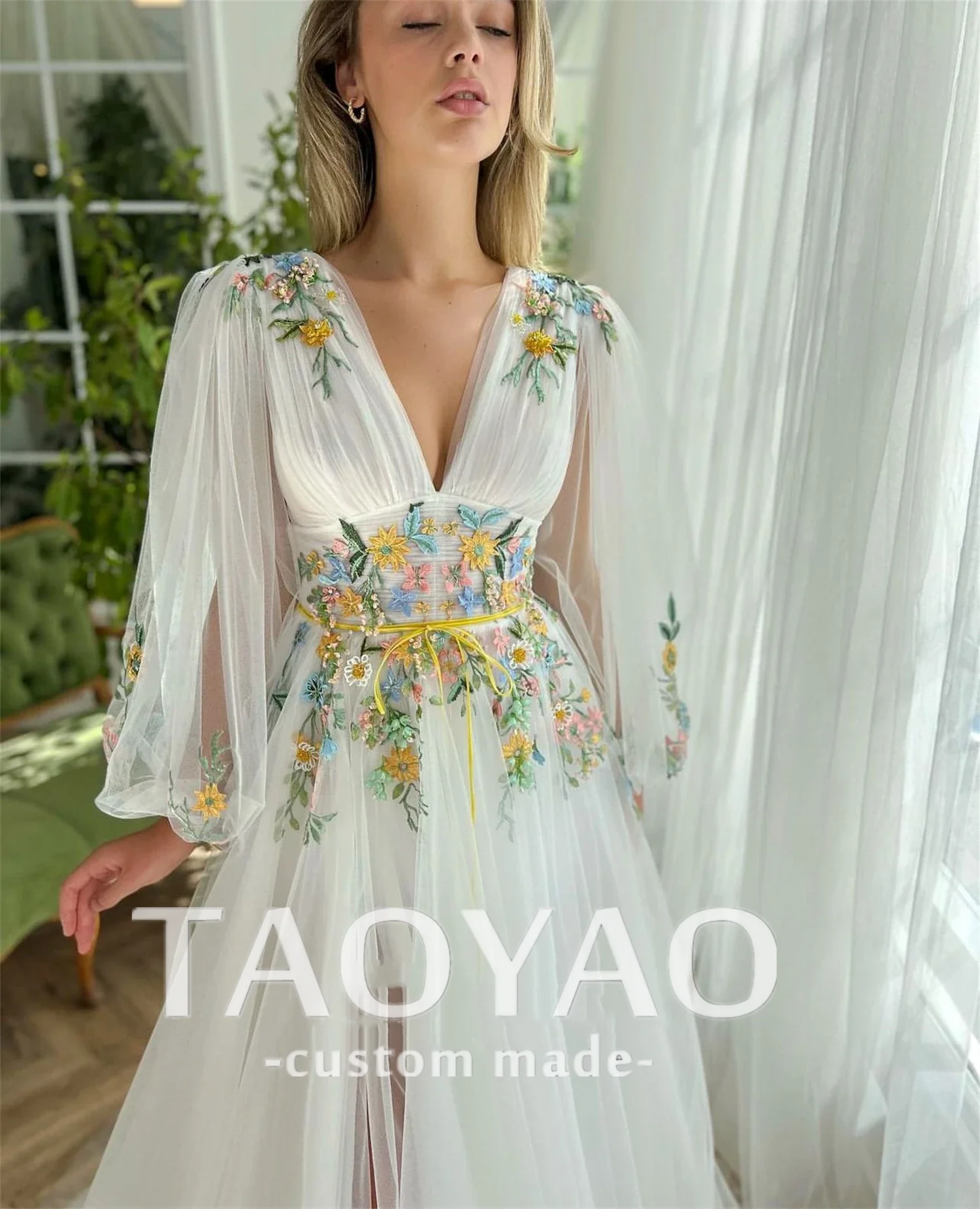 Lucy Wedding Party Floral Embroidery Flower Applique Line A Dress White Fashion V-Neck Summer Dresses 2024 Ball Gowns Evening