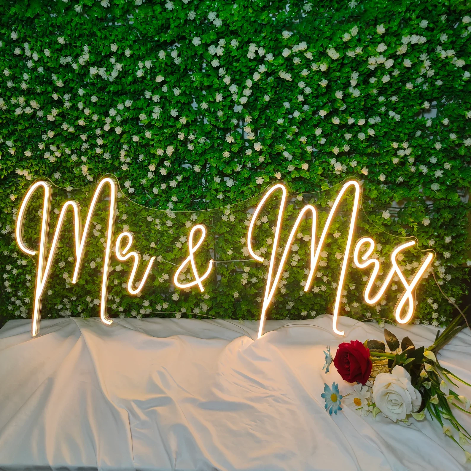 

Mr & Mrs Neon Sign, Wedding Custom Neon Sign with Touch Dimmer, Wedding Welcome Sign, Neon Sign Custom with Multiple Size and Co