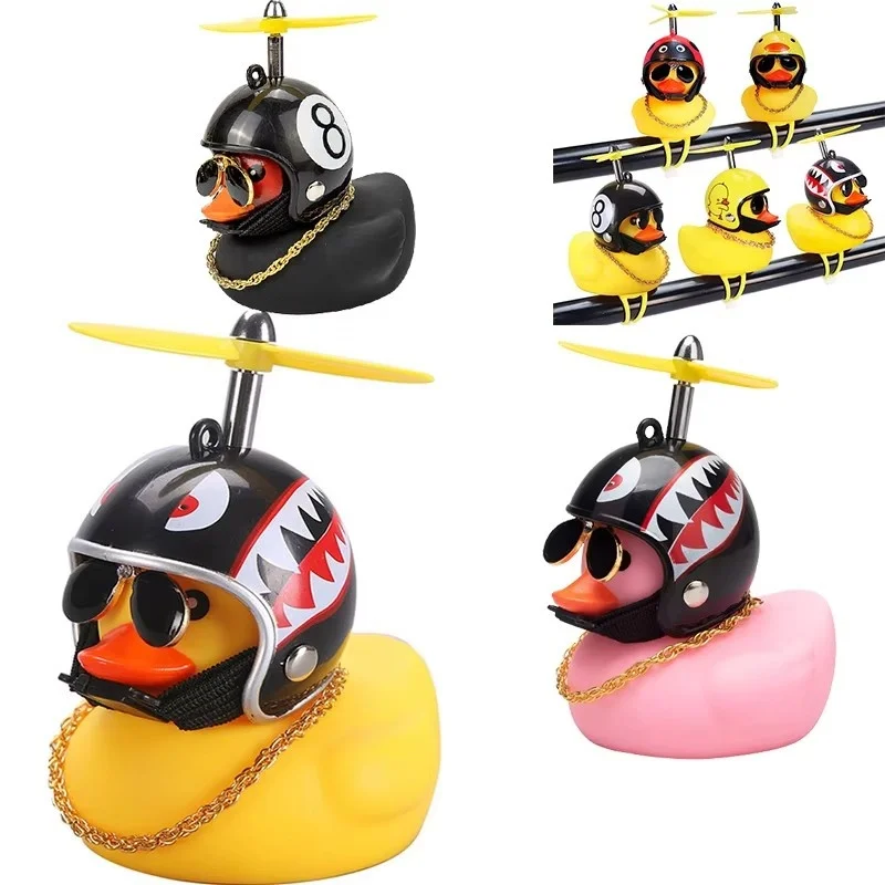 Auto-Ente mit Helm Windabweiser-Anhänger Kleine Gelbe Ente Fahrrad Motorradhelm Reit- und Fahrradzubehör Ohne Beleuchtung