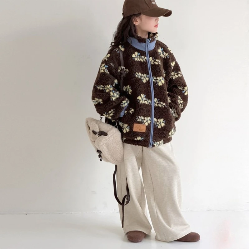 خريف/شتاء 2025 معطف دافئ جديد عصري للأطفال سميك ومطبوع بألوان محظورة وياقة واقفة #2