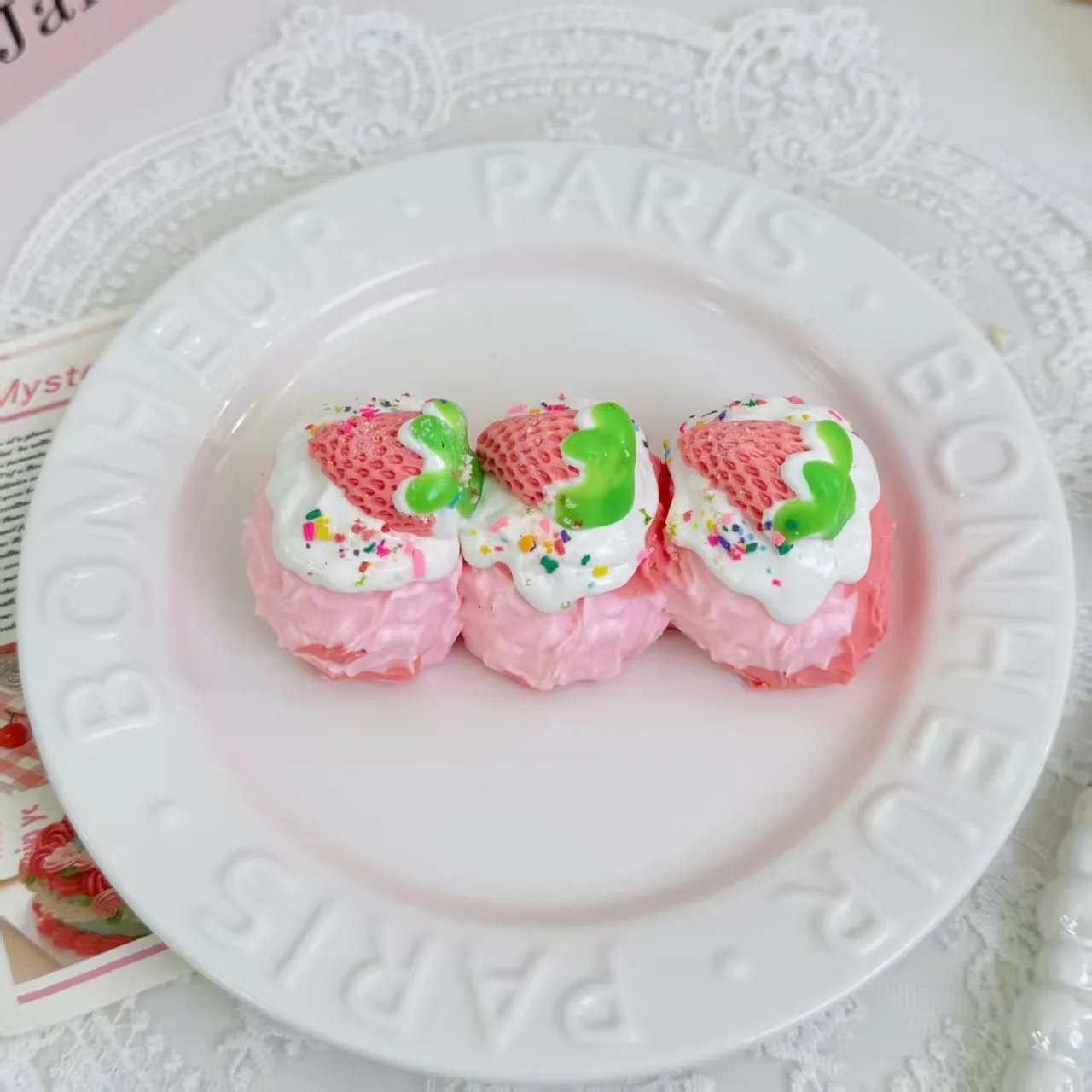 Squisito giocattolo per alleviare lo stress con torta di fragole a doppio strato, pane alla frutta, giocattolo gommoso regalo per ragazza a rimbalzo lento