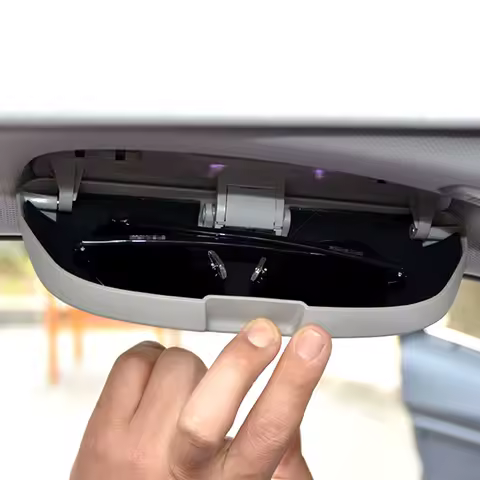 Car Styling Sunglass Case For BMW 1/3/5/7 Series X3/X4/X5/X6 F20/F21/F30/F31/F34/F07/F10/F11/F18/F01/F03/F36/F15/F16 Glasses Box