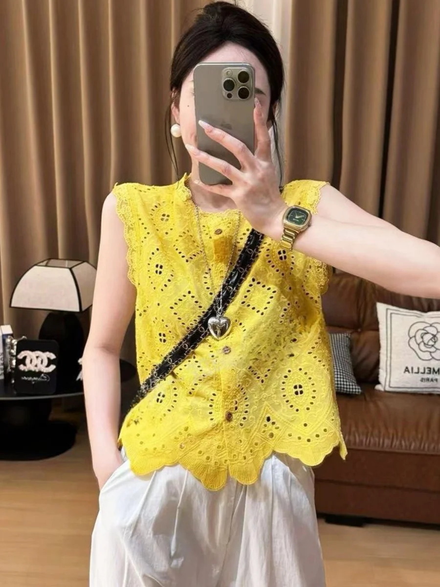 

Кружевная вышитая блузка без рукавов для женщин: новая летняя модель, уникальный красивый топ из высококачественного шифона, элегантный стиль для офиса