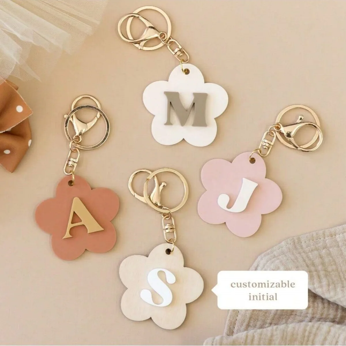 

Cute Flower Shape 4 Colors Custom Initial Keychain Women Men Children Label Alphabet Personalized Backpack Luggage Car Keyring