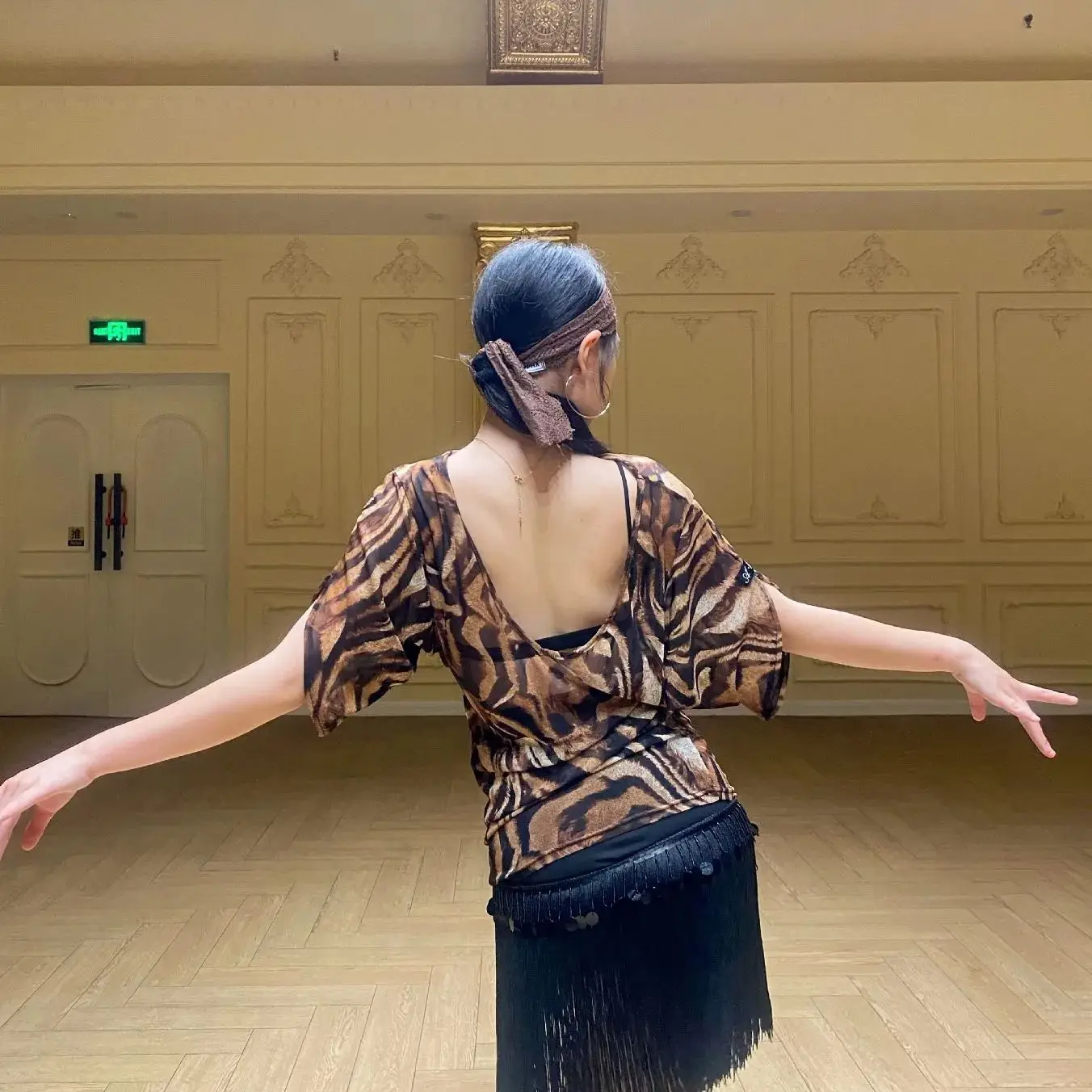 Vêtements de danse latine léopard imprimé ample maille dos nu Smock haut Chacha Rumba Tango Latin danse de salon Costumes porter DN21020