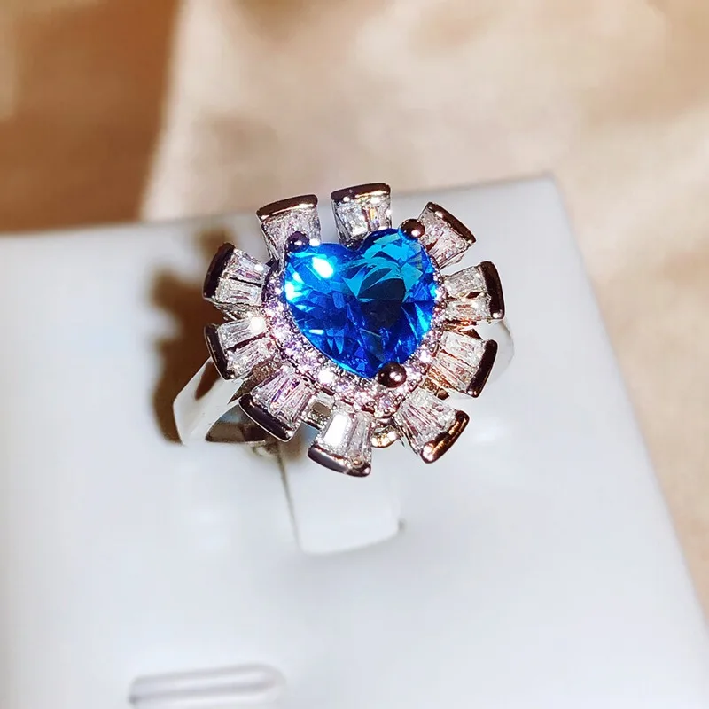 

Light luxury, sweet and romantic love flower ring, women's multi sided sparkling blue zircon rings, clothing accessories
