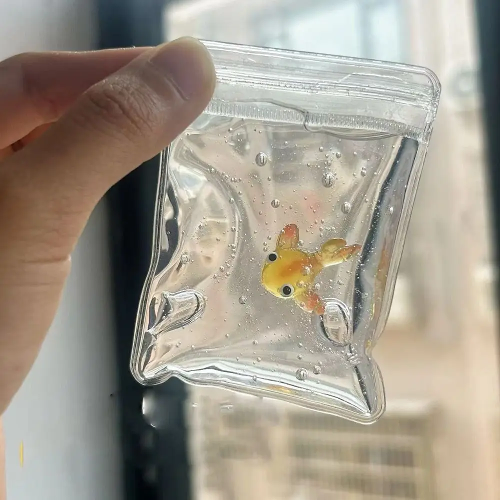 Goldfishスクイーズおもちゃ、ノベルティドール、クリエイティブな漫画の動物、シミュレーション装飾、かわいいソフトトルイズ、スローリバウンドトイ